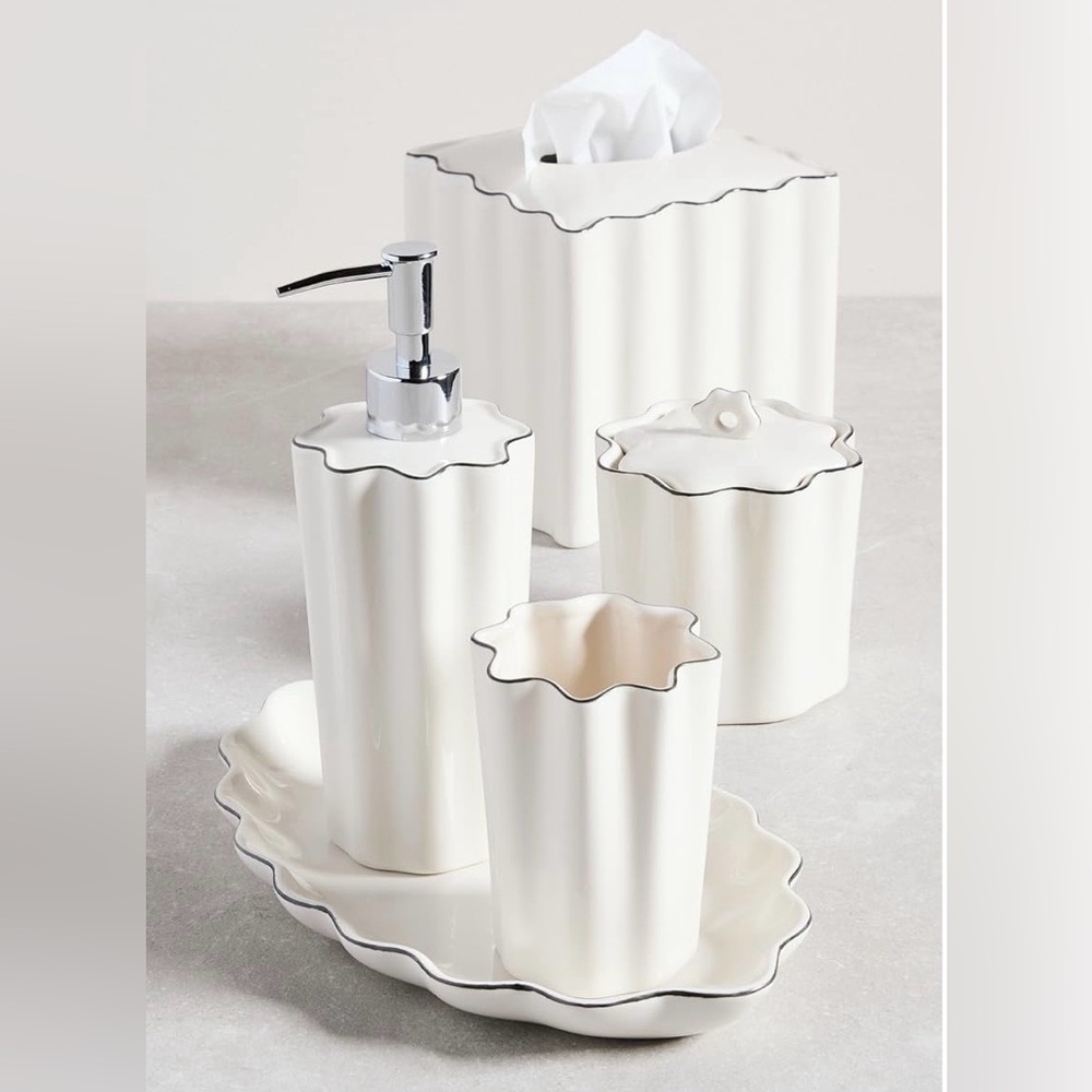👸🏻 HOST PICK 👸🏻 Kassatex Porcelain Set: Jar with a Lid and a Tumbler